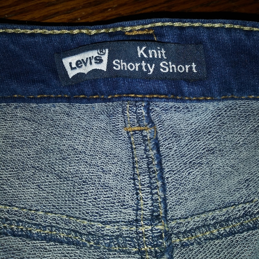 Levi's Shorts - Picture 7 of 8